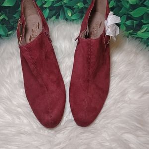 Aerosols Heelrest Burgandy Suede Ankle Boots. SZ 9.5 NWOB